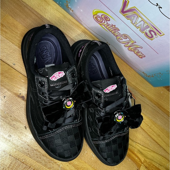 Size US 7.5 SailerMoon pretty guardians ‘old skool overt’ Vans - Picture 7 of 10